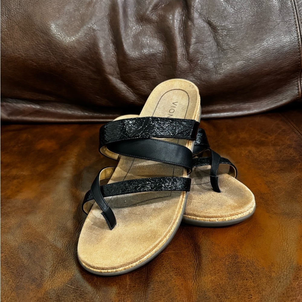 Vionic Copal Anelle Black and Tan Sandals
